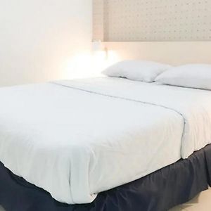 Standard Zimmer mit Kingsize-Bett